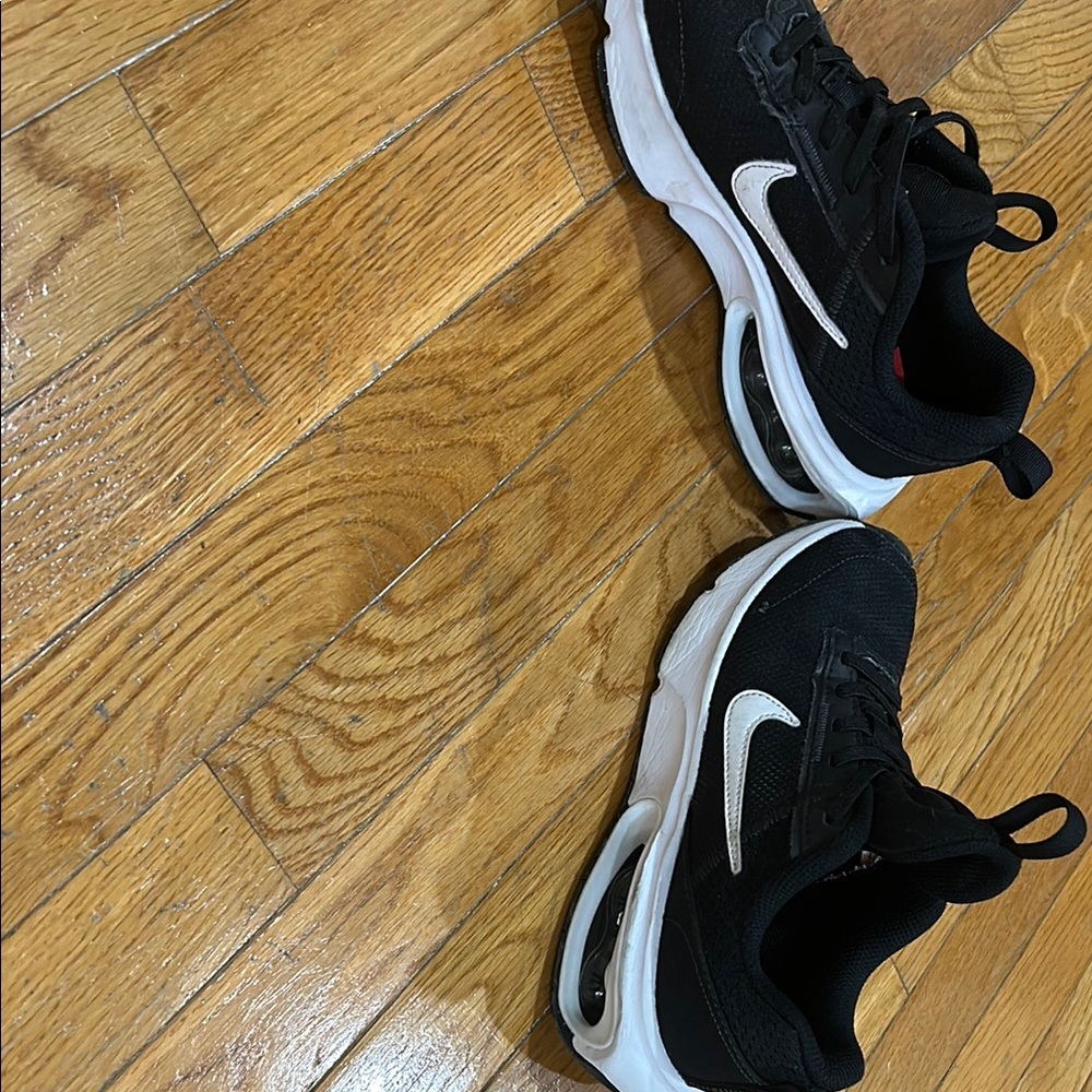Black and White Sneakers with Breathable Upper and Thick Midsole